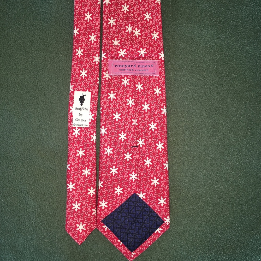 SOLD Vineyard Vines Silk Snowflake Tie